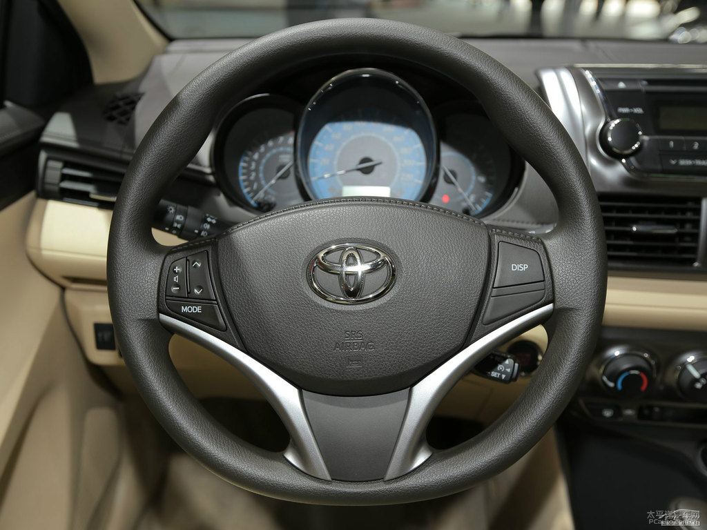 炫彩綠YARiS L 致炫中控內(nèi)飾圖片