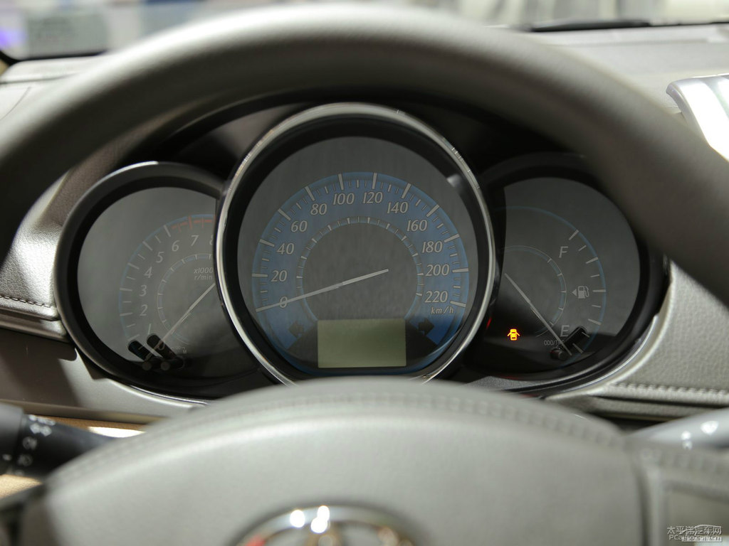 炫彩綠YARiS L 致炫中控內(nèi)飾圖片