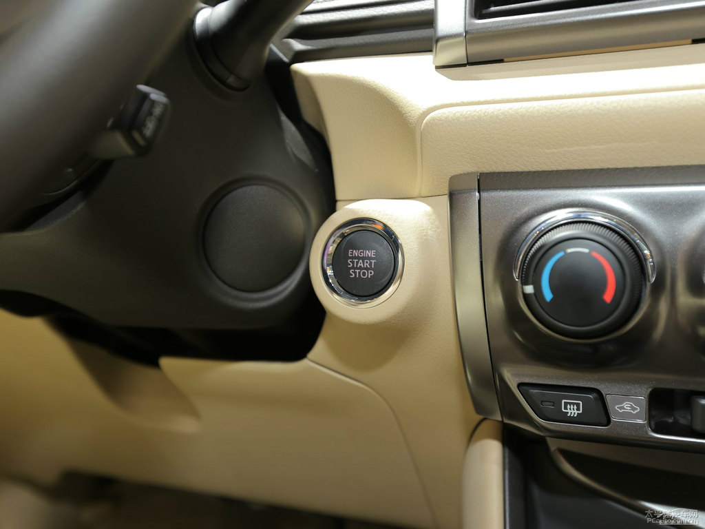 炫彩綠YARiS L 致炫中控內(nèi)飾圖片