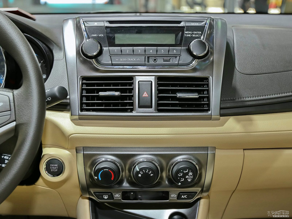 炫彩綠YARiS L 致炫中控內(nèi)飾圖片