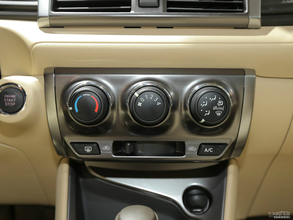 炫彩綠YARiS L 致炫中控內(nèi)飾圖片