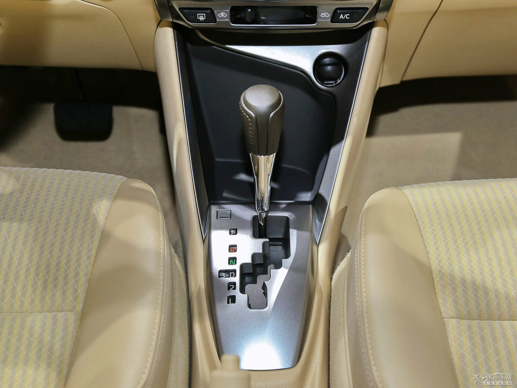 炫彩綠YARiS L 致炫中控內(nèi)飾圖片
