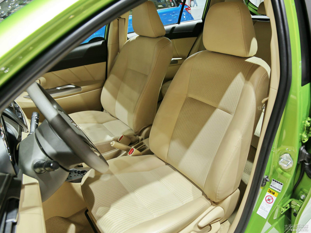 炫彩綠YARiS L 致炫座椅內(nèi)飾圖片