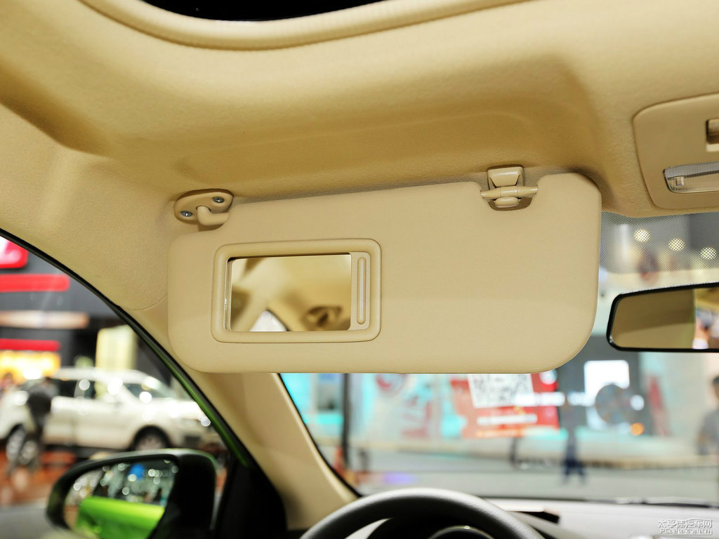 炫彩綠YARiS L 致炫車廂內(nèi)飾圖片