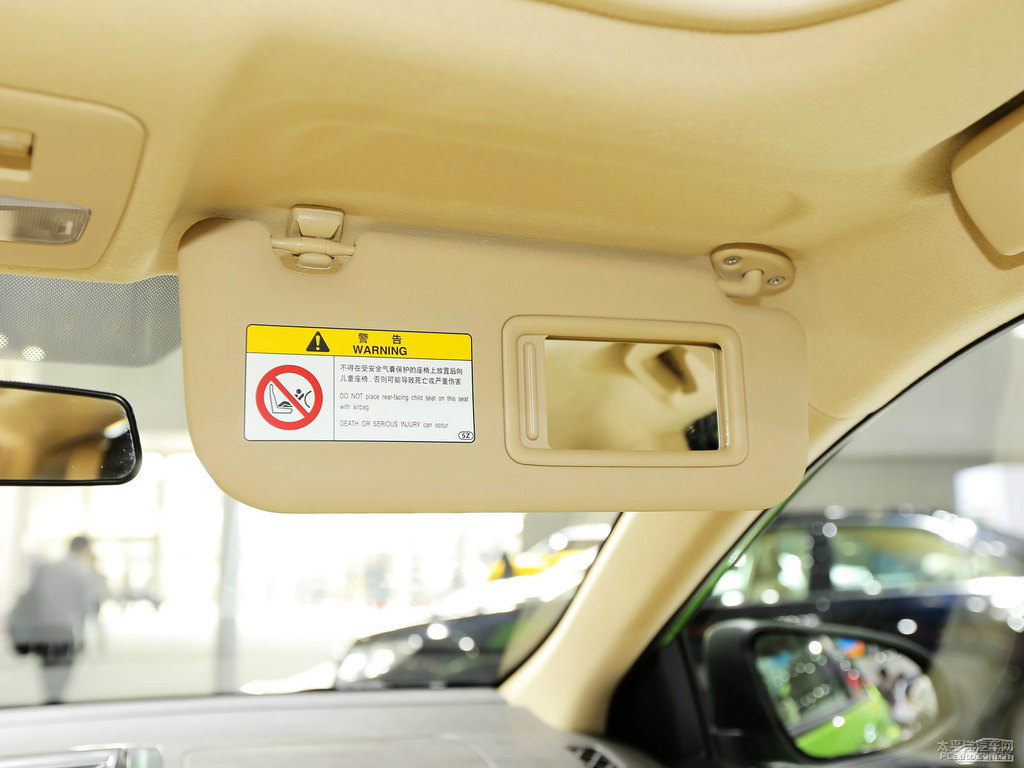 炫彩綠YARiS L 致炫車廂內(nèi)飾圖片