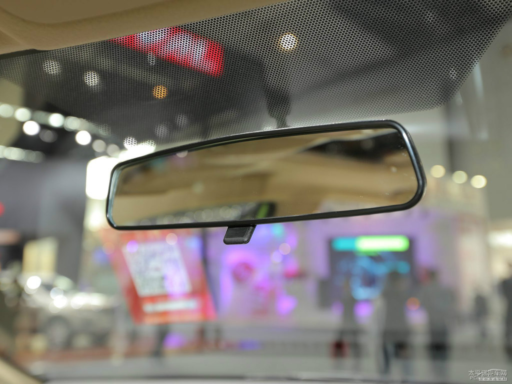 炫彩綠YARiS L 致炫車廂內(nèi)飾圖片