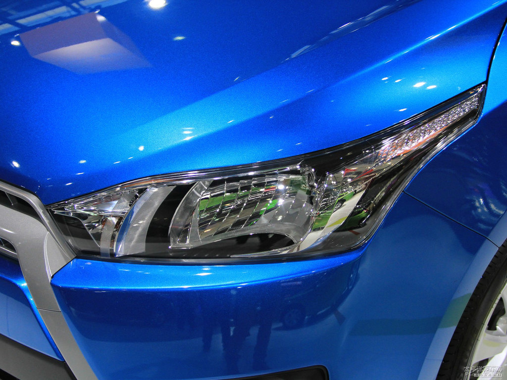極光藍(lán)YARiS L 致炫車頭外觀圖片
