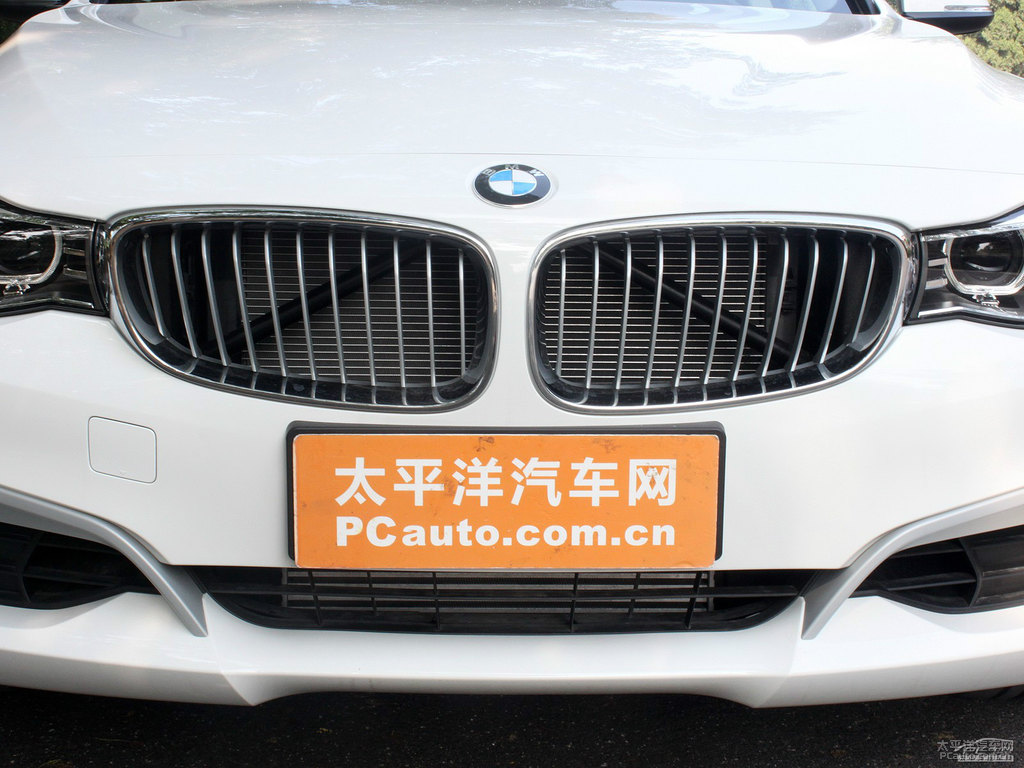 雪山白寶馬3系GT車(chē)頭外觀(guān)圖片