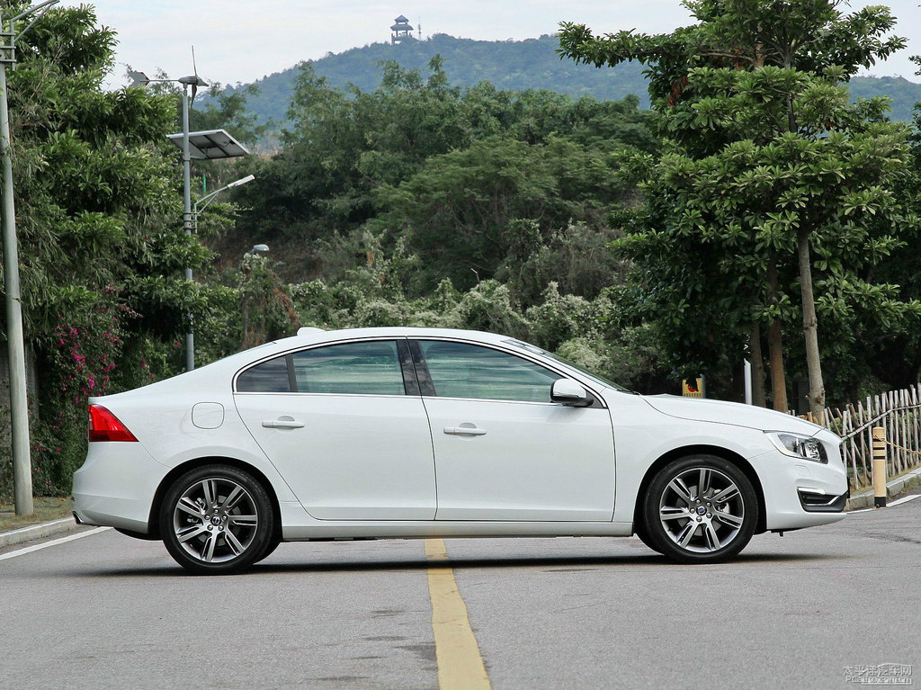 冰雪白沃爾沃S60整車(chē)外觀外觀圖片