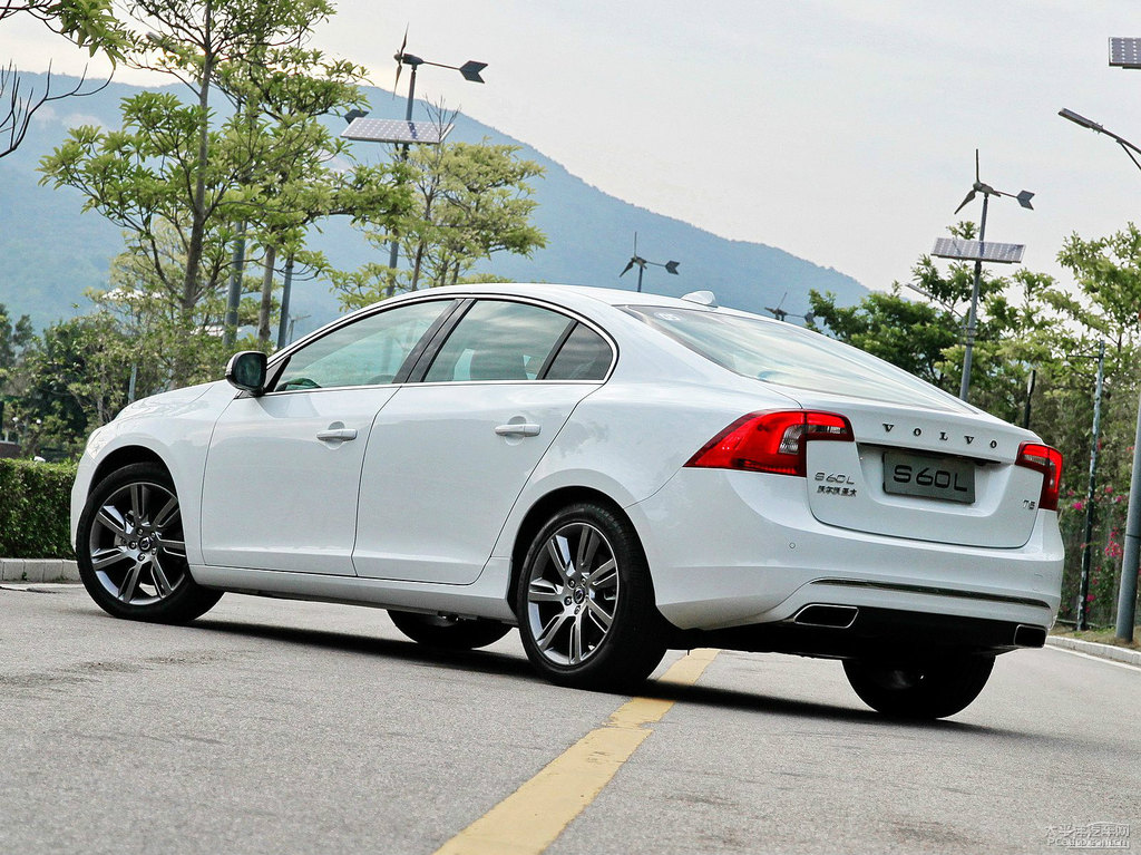 冰雪白沃爾沃S60整車外觀外觀圖片