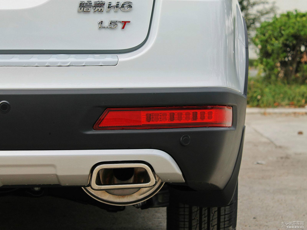 簡約白哈弗H6車尾外觀圖片