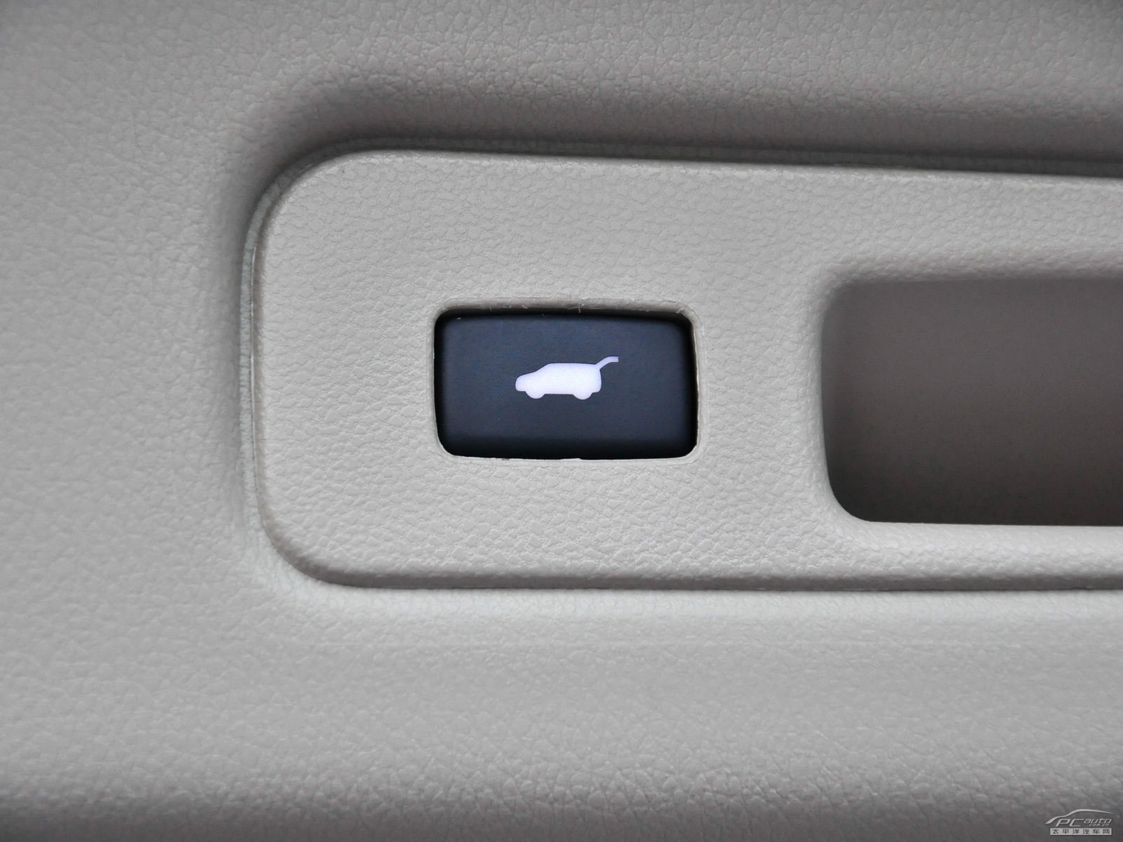 謳歌RDX(進(jìn)口)空間高清大圖