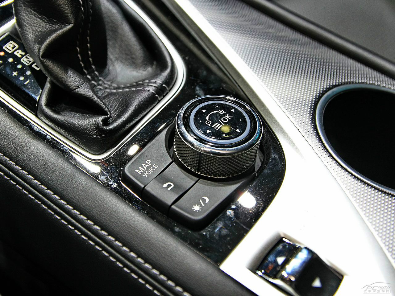 英菲尼迪Q50內(nèi)飾高清大圖