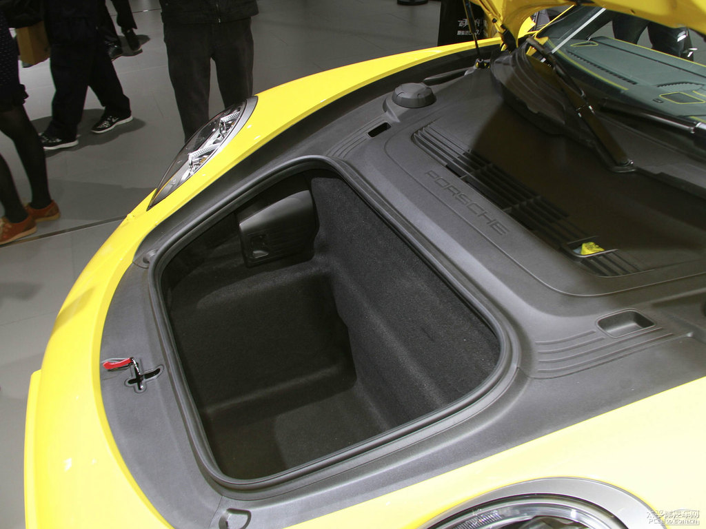 保時(shí)捷911后備廂空間圖片