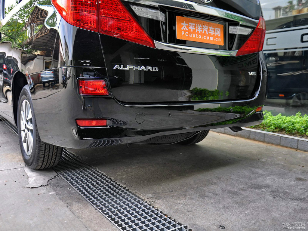 紫鉆黑埃爾法車尾外觀圖片