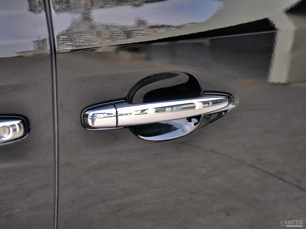 紫鉆黑埃爾法車(chē)身外觀圖片