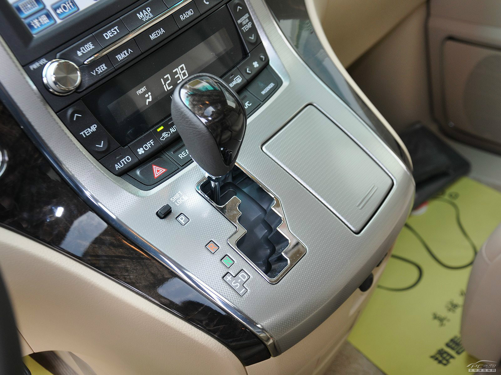 埃爾法內(nèi)飾高清大圖