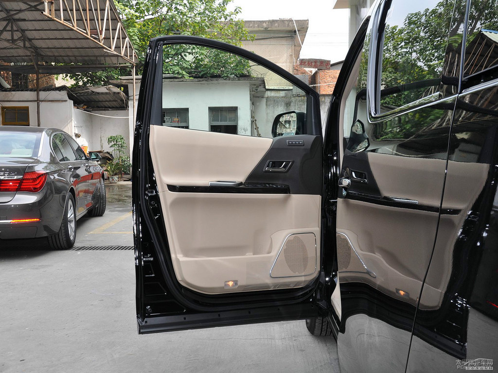 紫鉆黑埃爾法車廂內(nèi)飾圖片