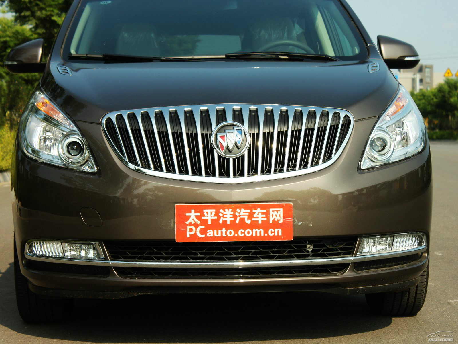 別克GL8外觀高清大圖