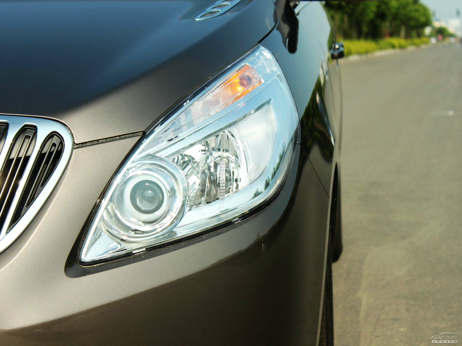 別克GL8外觀高清大圖