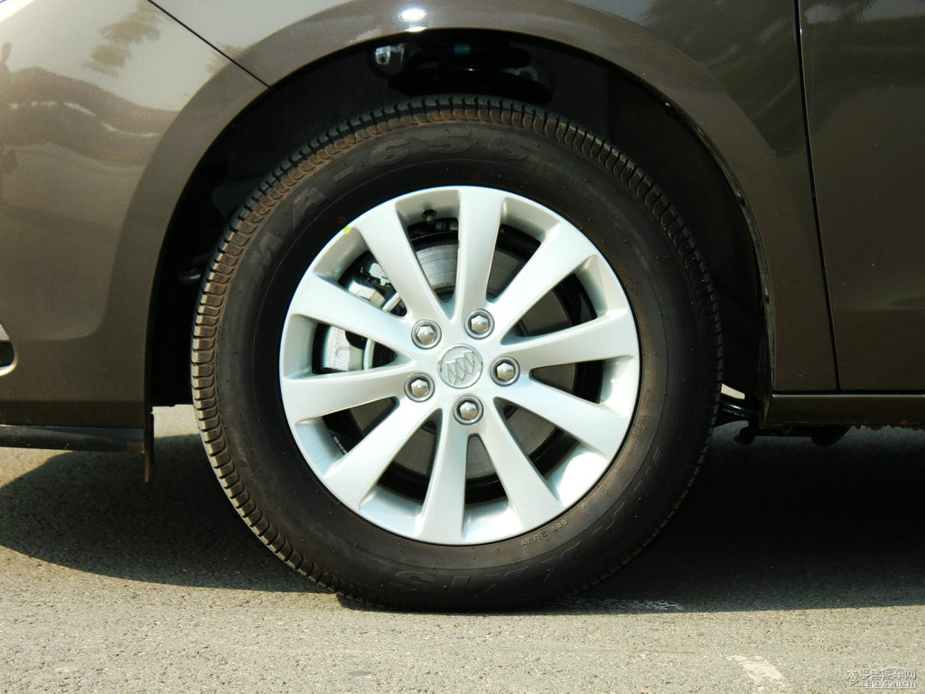 琥珀金別克GL8車身外觀圖片