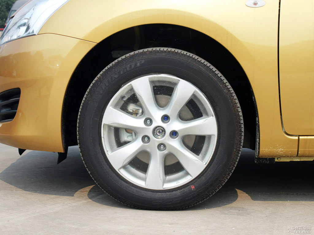 璀璨金騏達(dá)車身外觀圖片
