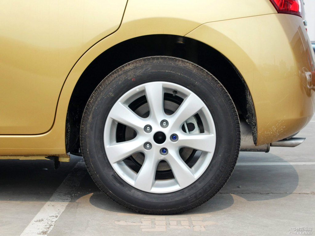 璀璨金騏達(dá)車身外觀圖片