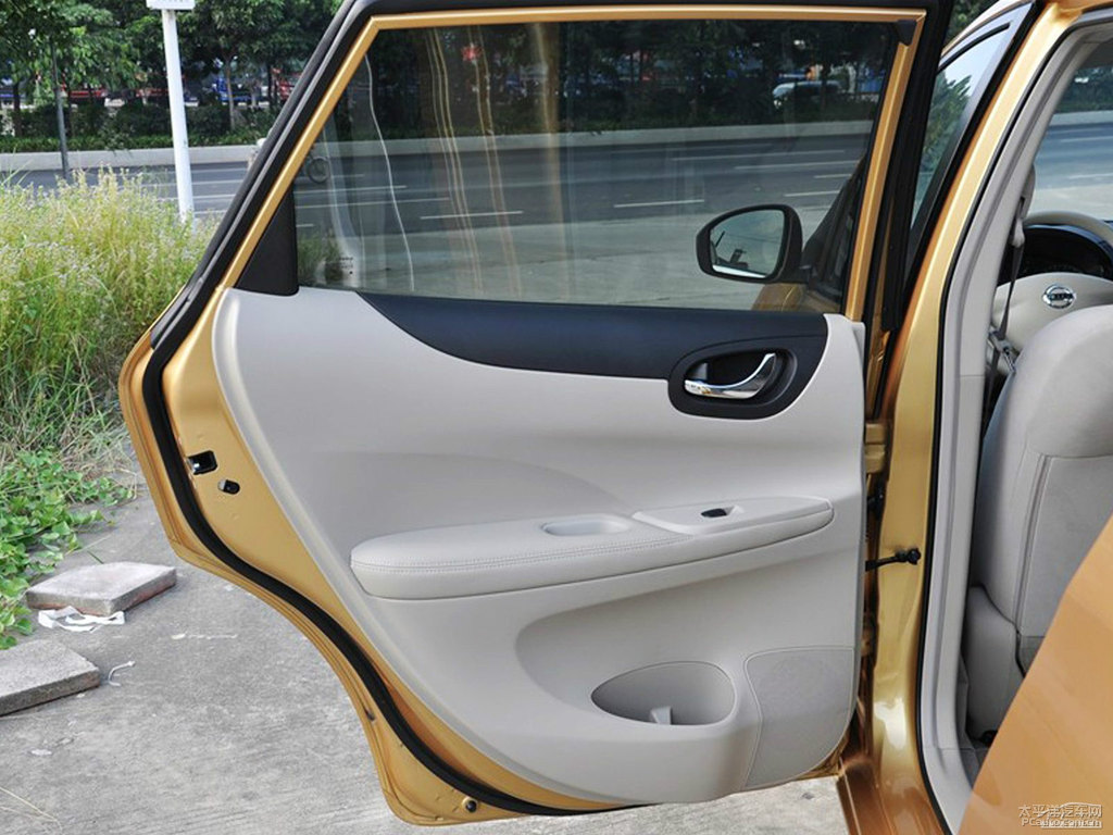 璀璨金騏達(dá)車(chē)廂內(nèi)飾圖片