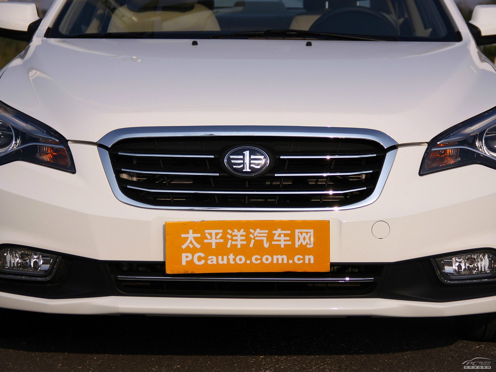 奔騰B50外觀高清大圖
