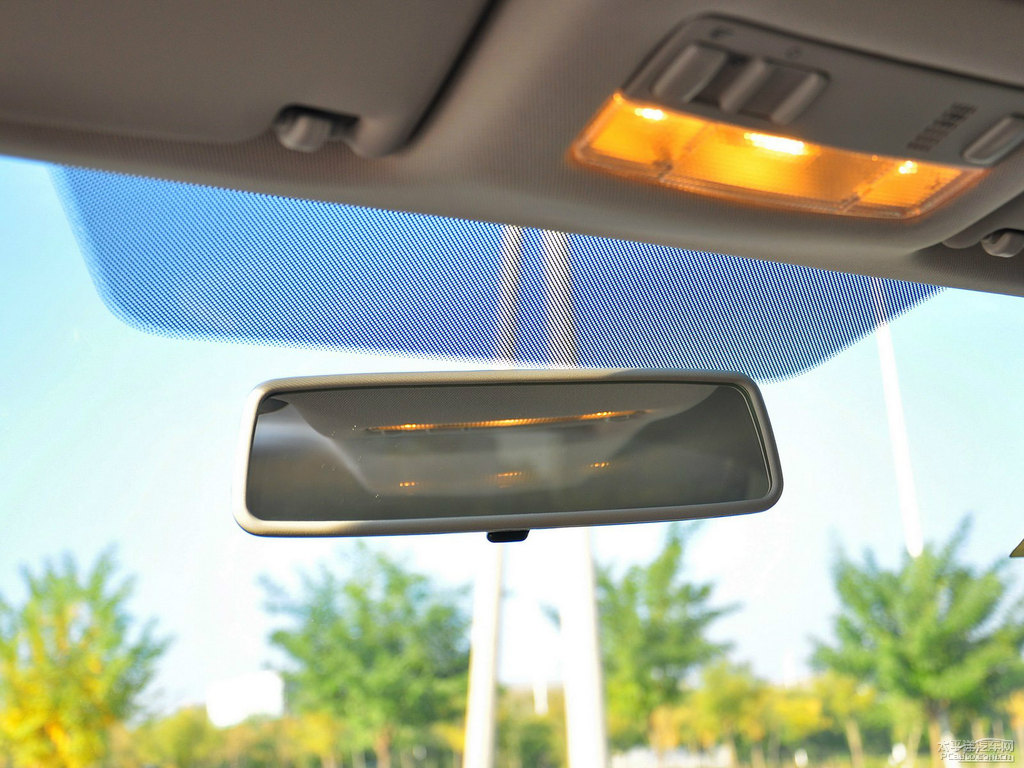 反射銀明銳車廂內(nèi)飾圖片