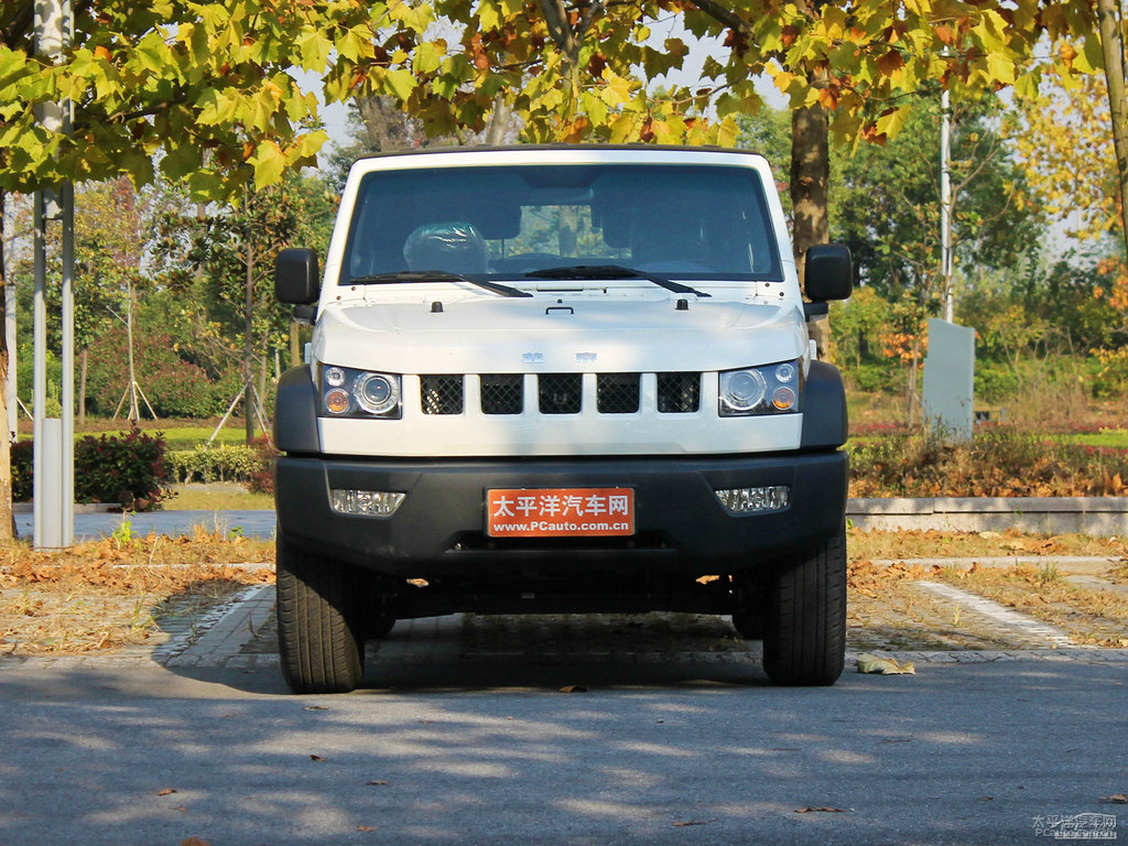 珠峰白北京BJ40整車外觀外觀圖片