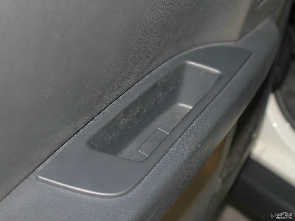 珠峰白北京BJ40車廂內(nèi)飾圖片