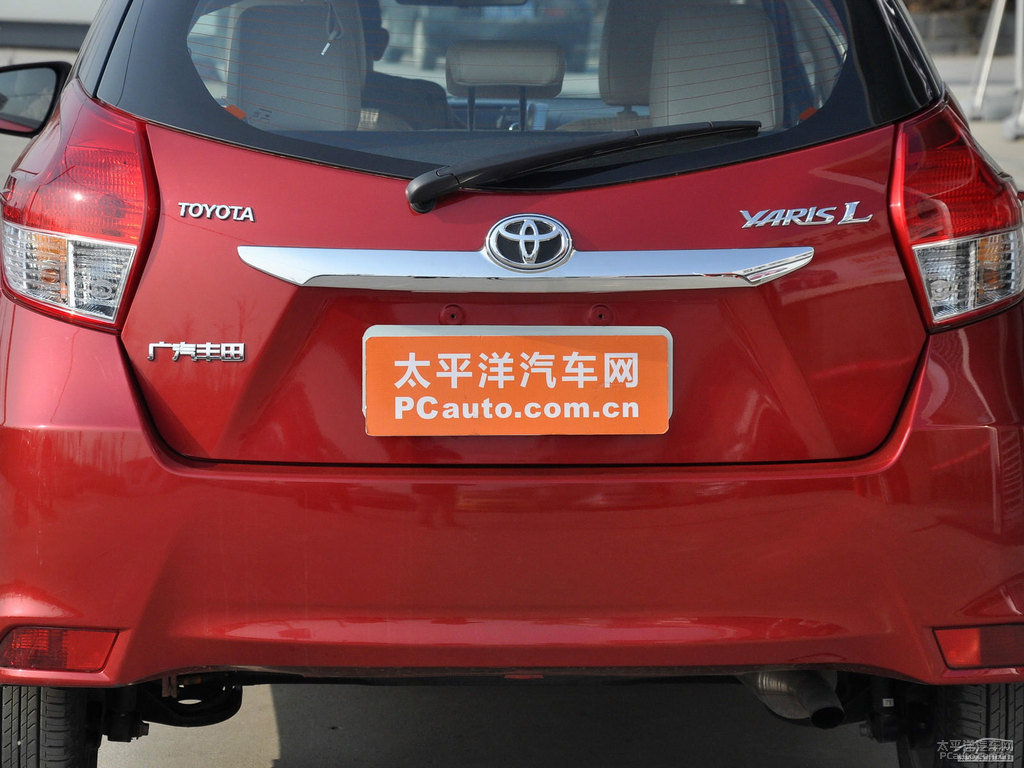 珊瑚紅YARiS L 致炫車尾外觀圖片