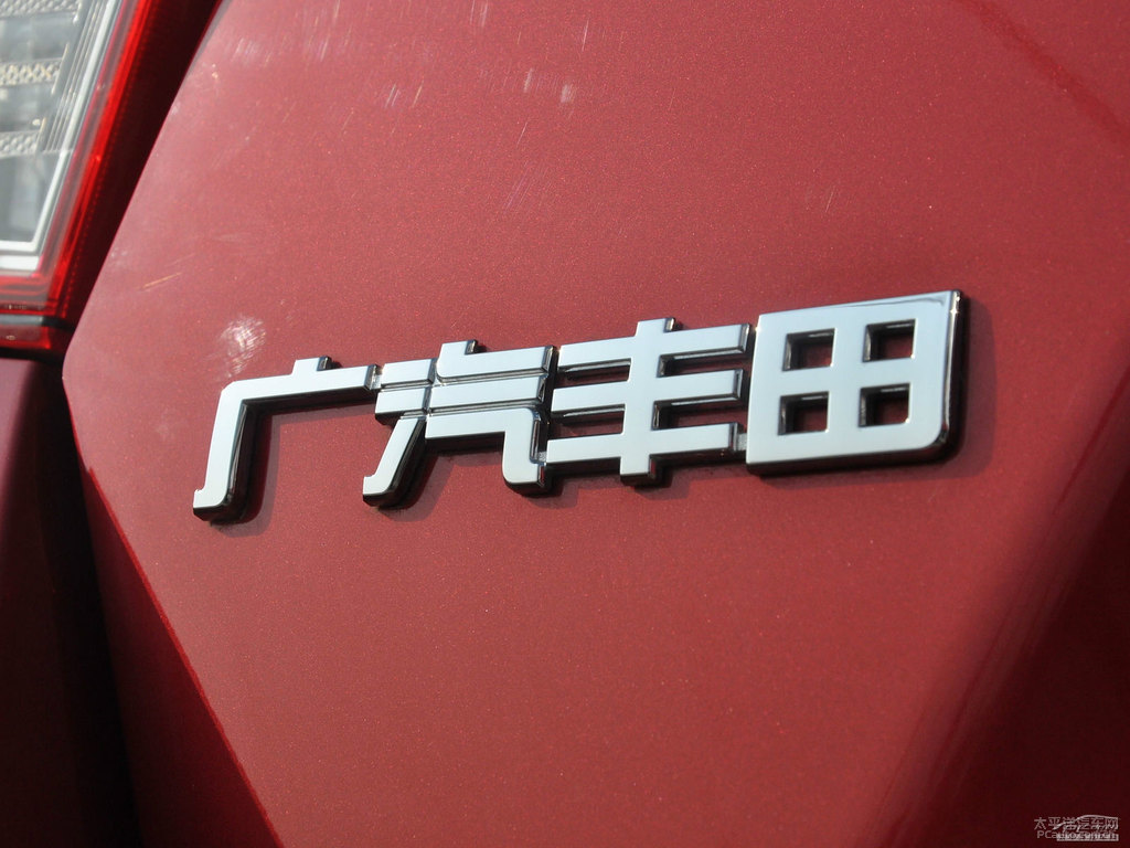 珊瑚紅YARiS L 致炫車尾外觀圖片