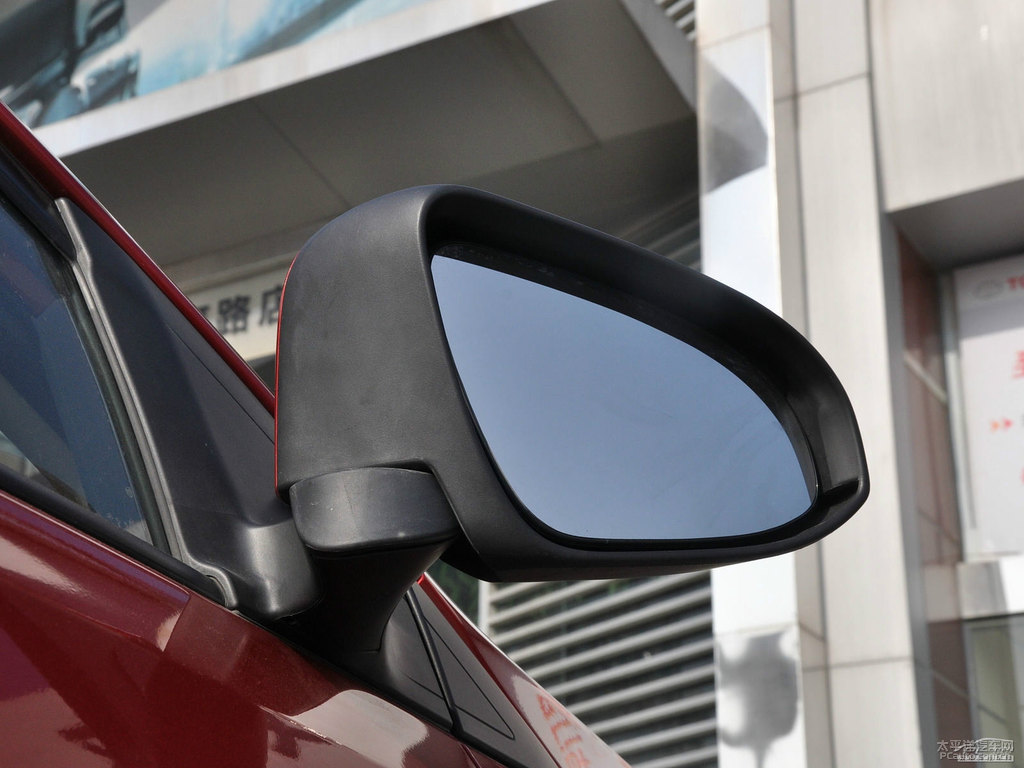 珊瑚紅YARiS L 致炫車身外觀圖片