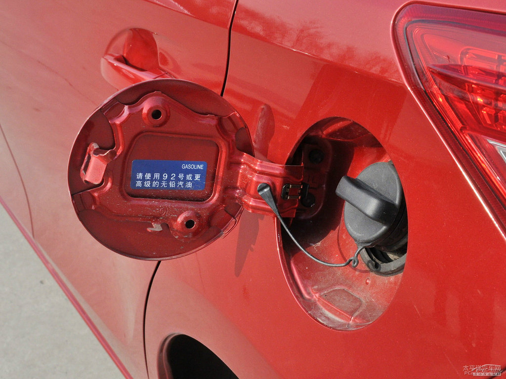 珊瑚紅YARiS L 致炫車身外觀圖片
