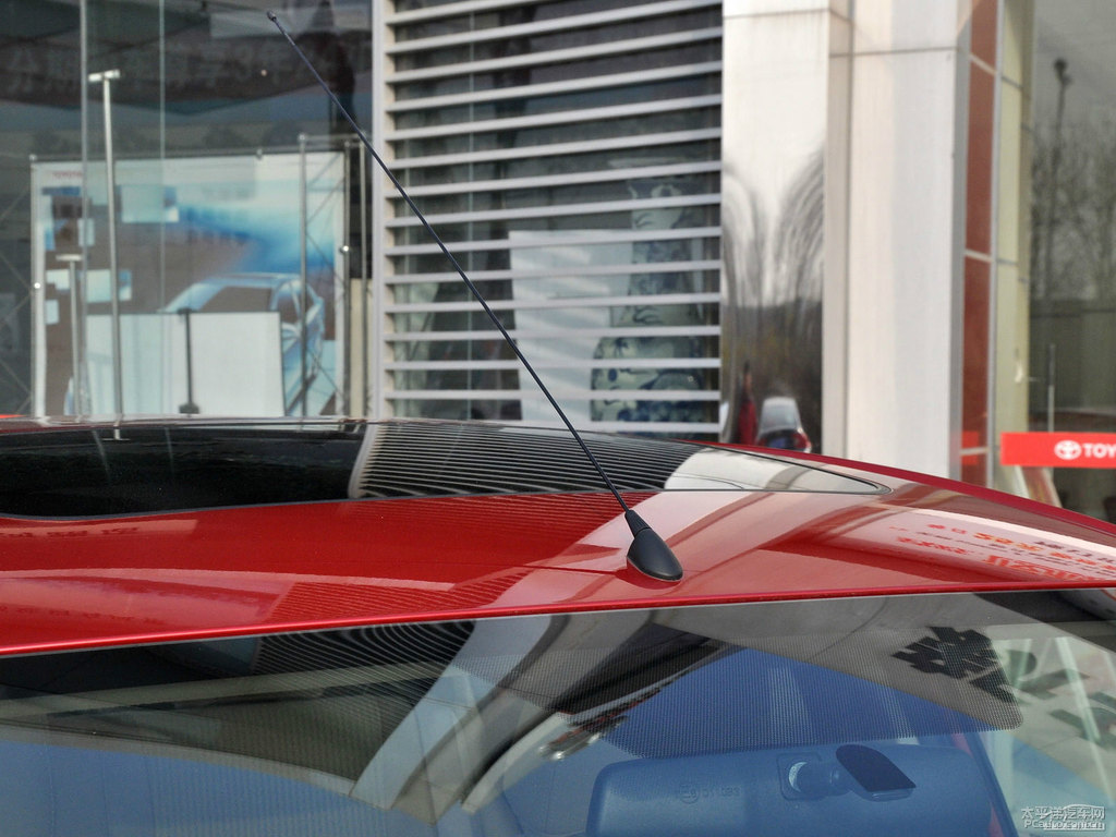 珊瑚紅YARiS L 致炫車身外觀圖片