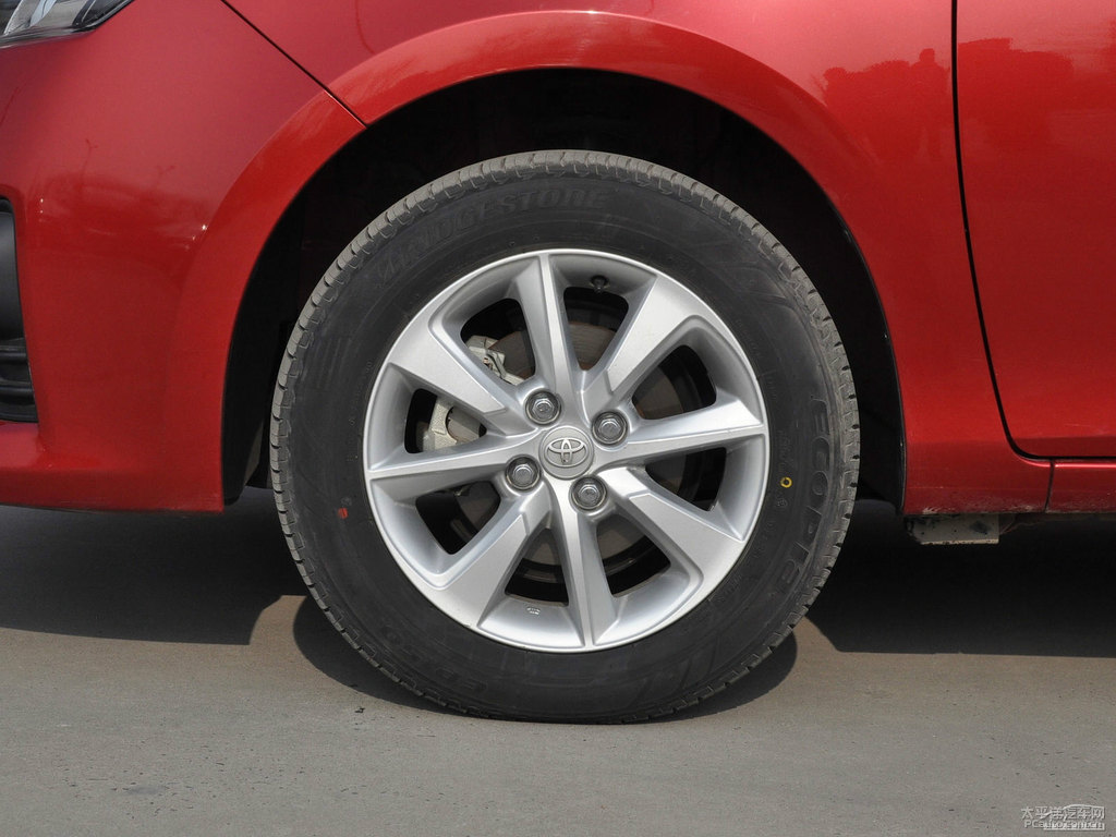 珊瑚紅YARiS L 致炫車身外觀圖片