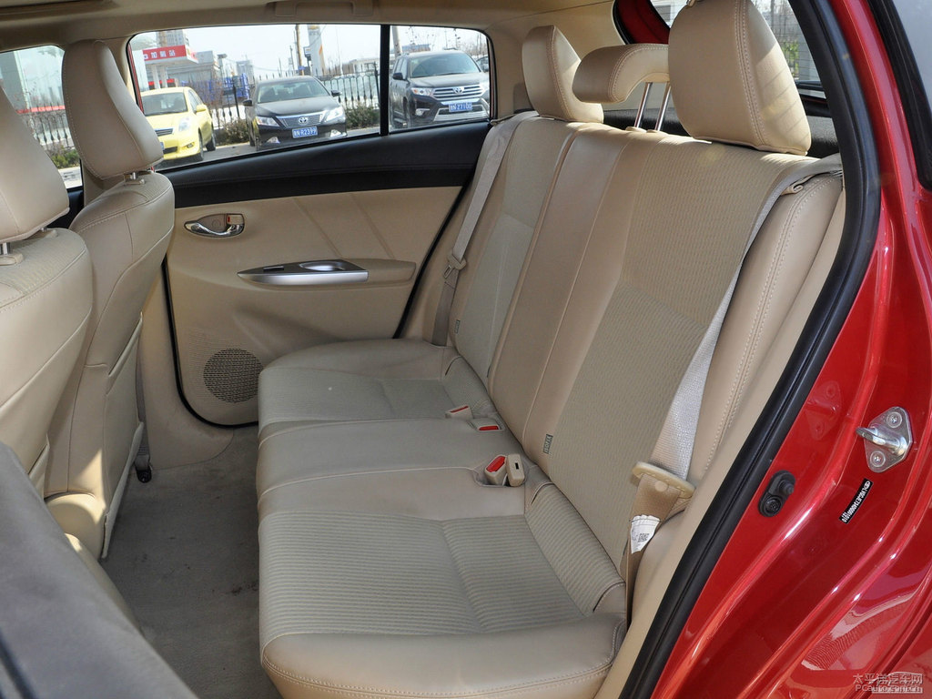 珊瑚紅YARiS L 致炫座椅內(nèi)飾圖片