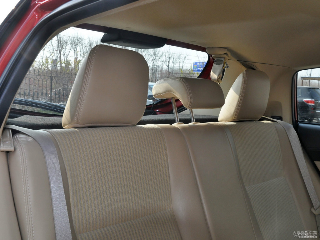 珊瑚紅YARiS L 致炫座椅內(nèi)飾圖片