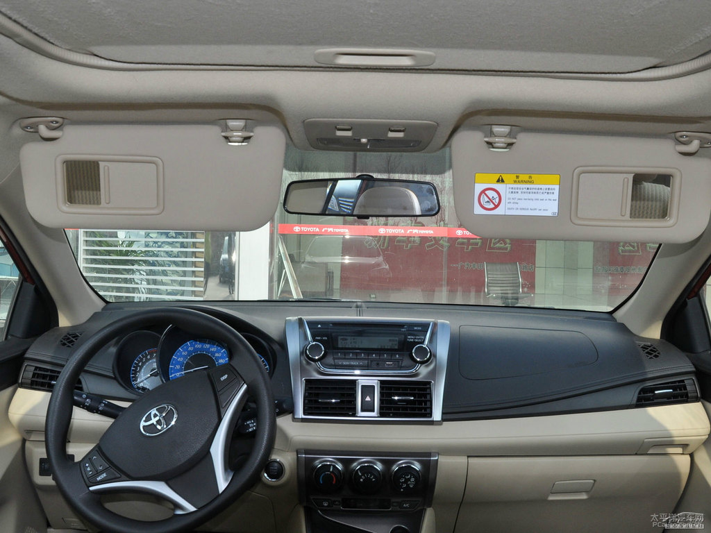 珊瑚紅YARiS L 致炫車廂內(nèi)飾圖片