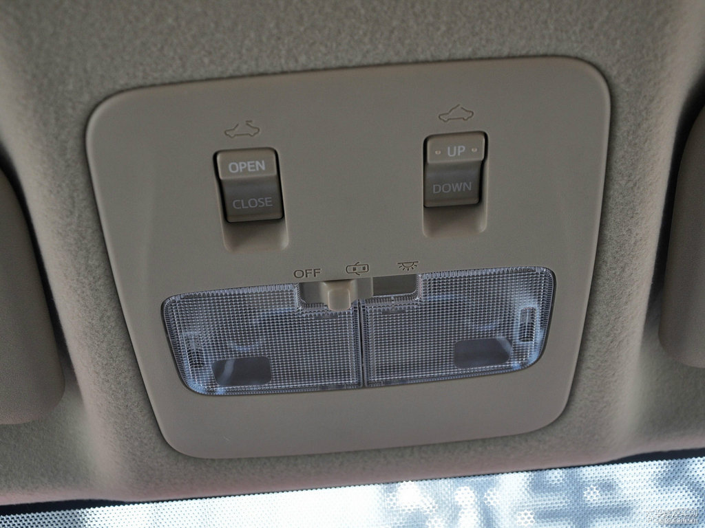 珊瑚紅YARiS L 致炫車(chē)廂內(nèi)飾圖片