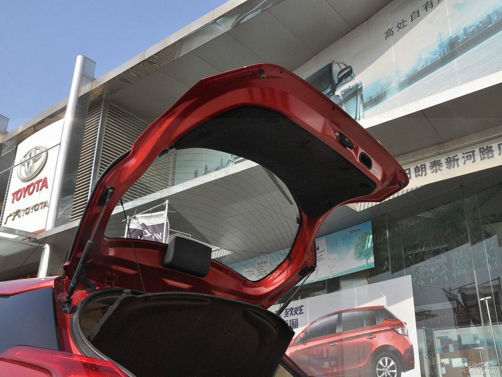 珊瑚紅YARiS L 致炫后備廂空間圖片