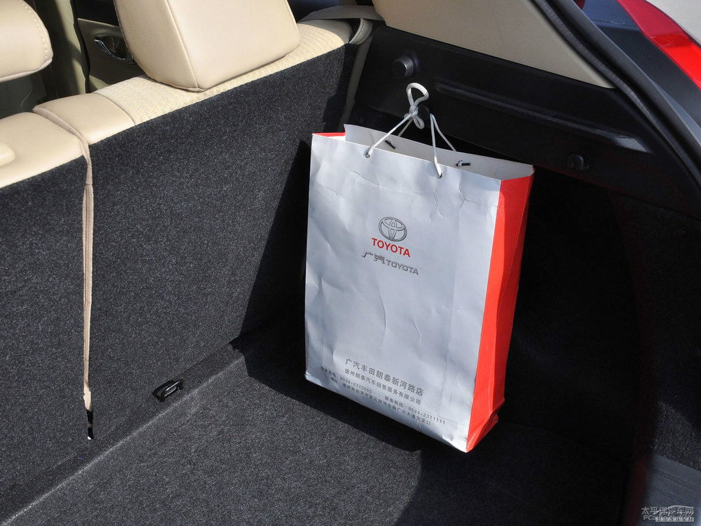 珊瑚紅YARiS L 致炫后備廂空間圖片