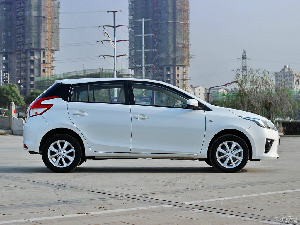 天際白YARiS L 致炫整車外觀外觀圖片