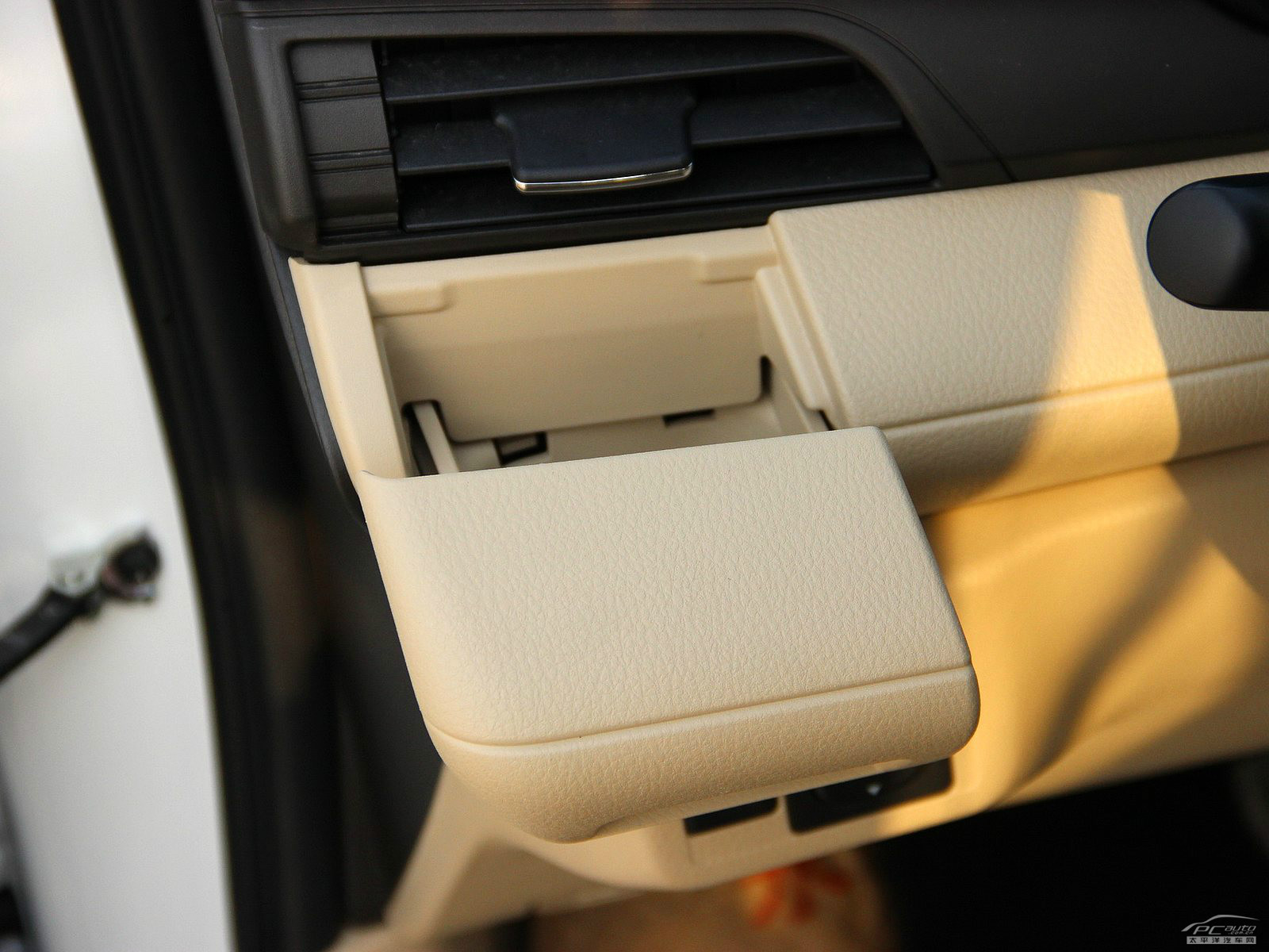 YARiS L 致炫空間高清大圖