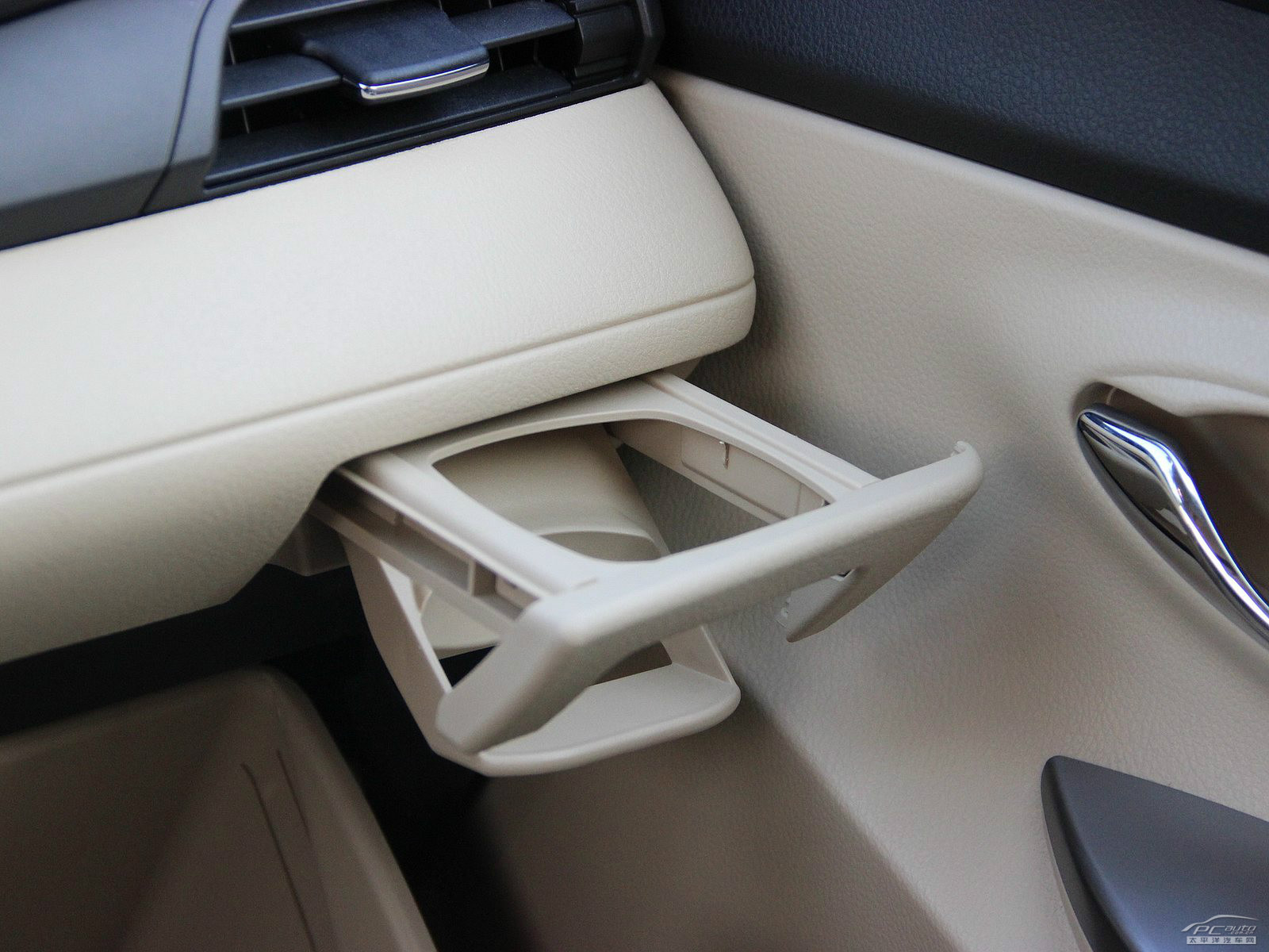 YARiS L 致炫空間高清大圖