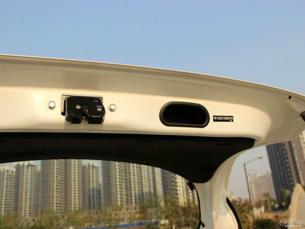 天際白YARiS L 致炫后備廂空間圖片