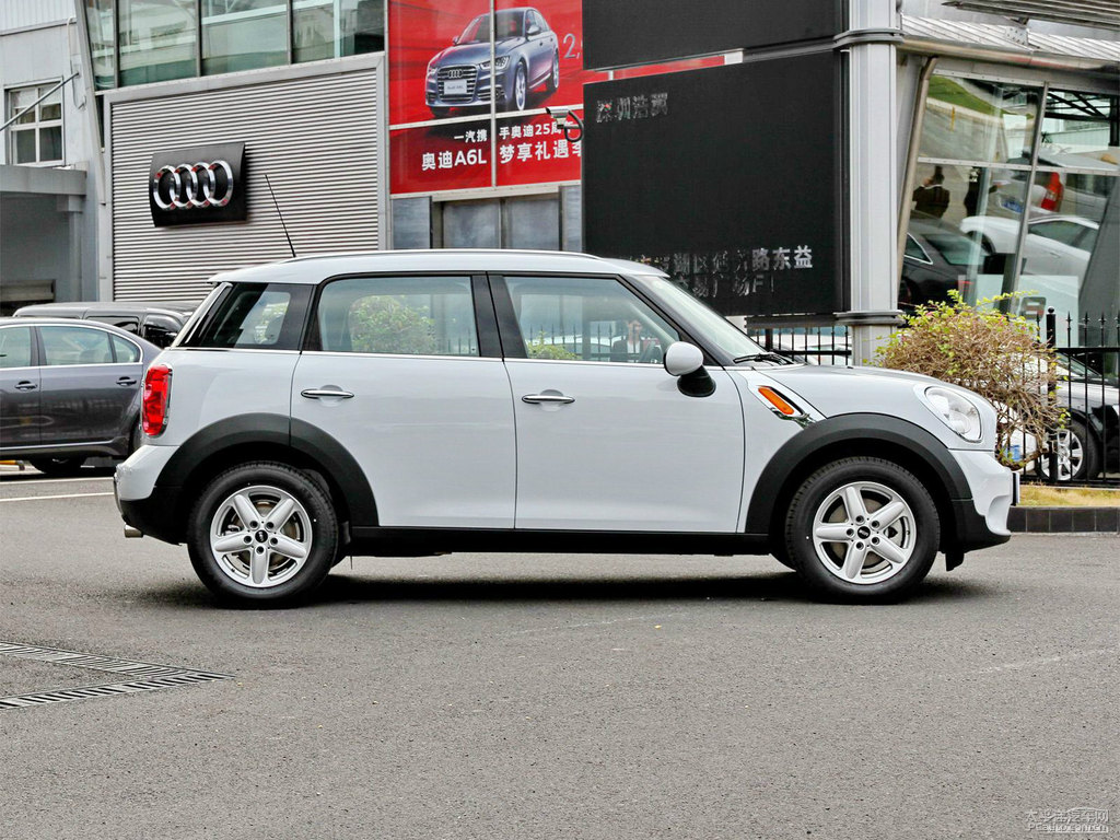 ɫMINI COUNTRYMAN܇^^DƬ