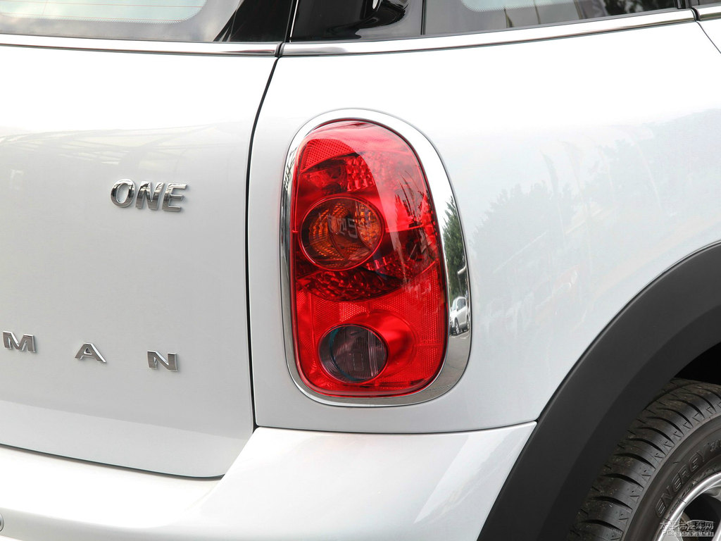 ɫMINI COUNTRYMAN܇(ch)β^DƬ